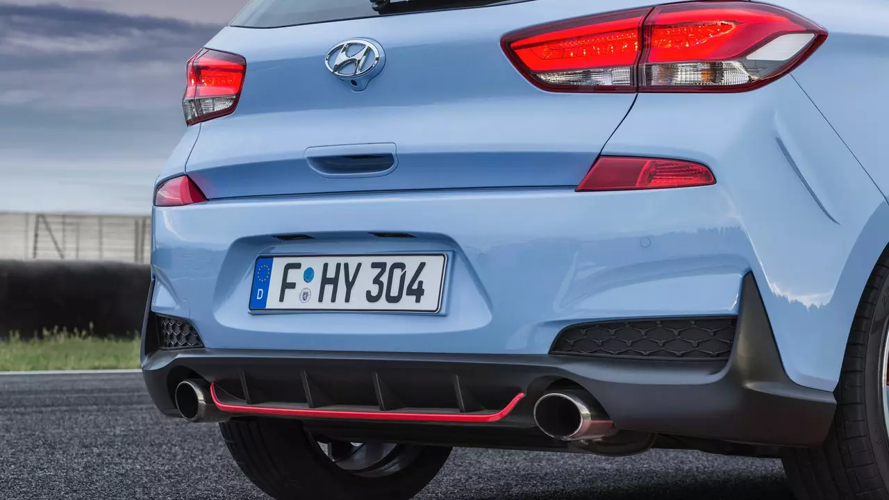 Hyundai i30 N kpughere. Ihe oyiyi mbụ na nkọwa niile 8602_5