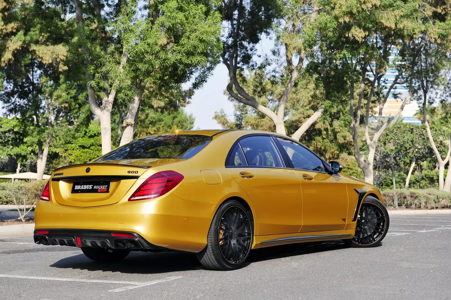 Brabus นำเสนอ Mercedes S65 AMG ด้วยสีทอง 8634_1