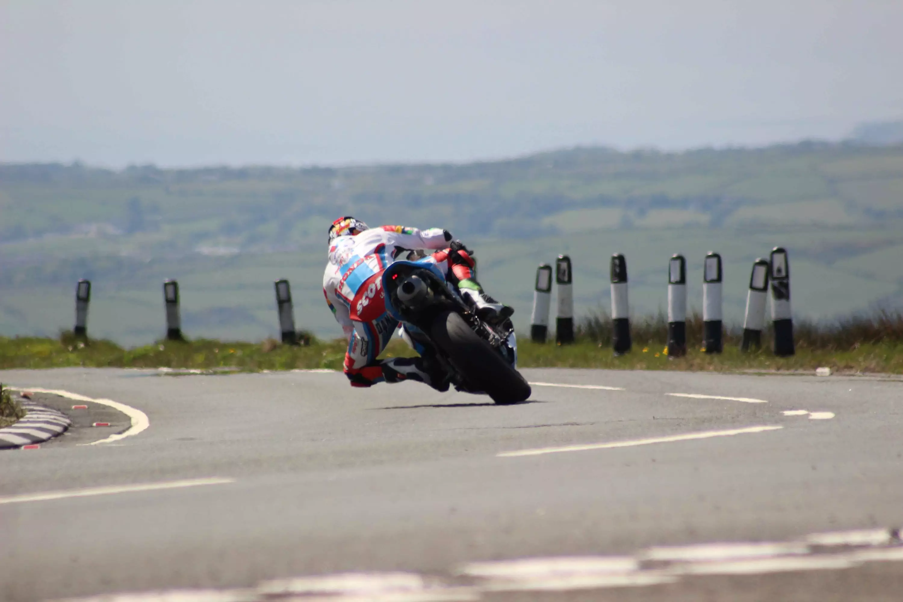 Isle of Man TT. Urmărește cel mai rapid tur din istoria „cursei morții”. 8690_1