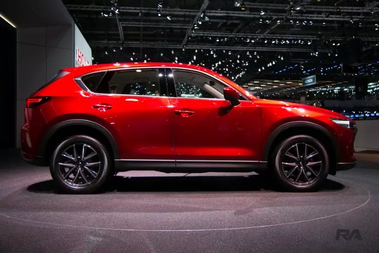 ਨਿਊ ਮਾਜ਼ਦਾ CX-5. ਇੱਕ ਸੇਲਜ਼ ਚੈਂਪੀਅਨ ਦਾ ਵਿਕਾਸ 8707_1