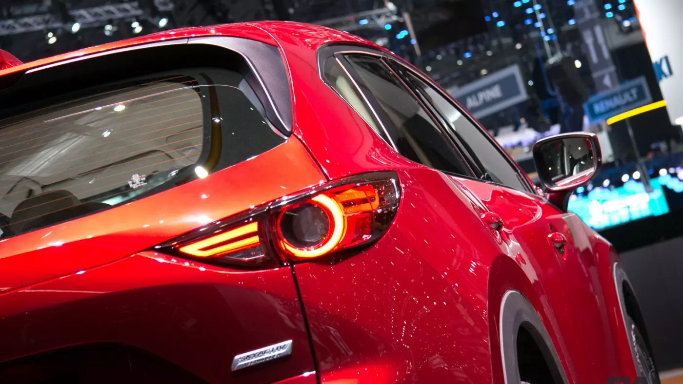 New Mazda CX-5. විකුණුම් ශූරයෙකුගේ පරිණාමය 8707_2