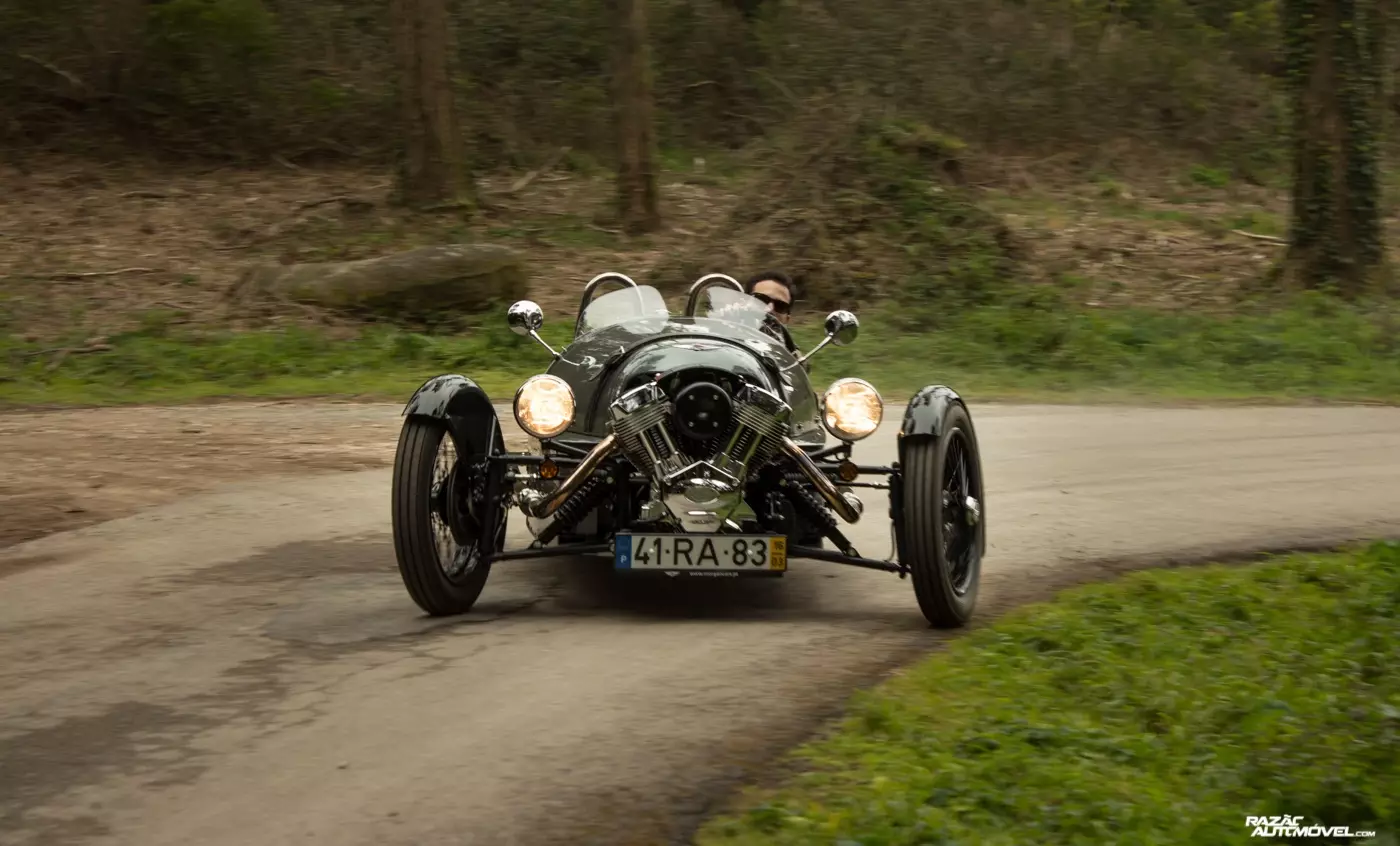 Mēs jau esam braukuši ar Morgan 3 Wheeler: lieliski! 8711_4