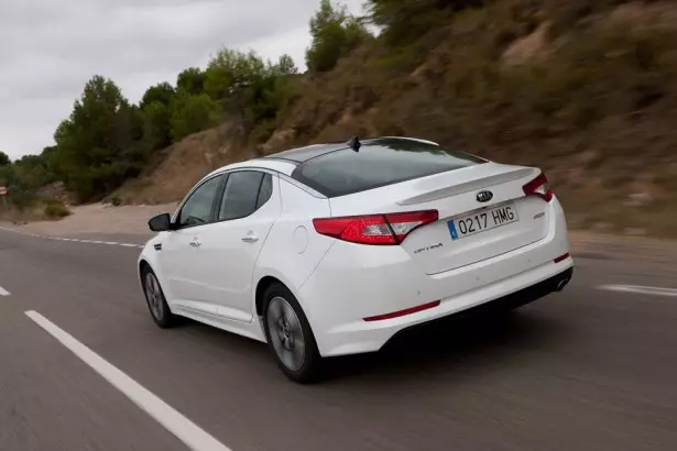 Kia Optima Hybrid 2013 - Lebasetere la pele la mofuta oa Korea Boroa 8727_1