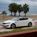 Kia Optima Hybrid 2013 - mtundu woyamba wosakanizidwa waku South Korea 8727_17