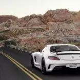 Αποκαλύφθηκε η σειρά Black SLS της Mercedes: Ελαφρύτερη και πιο ισχυρή 8779_11