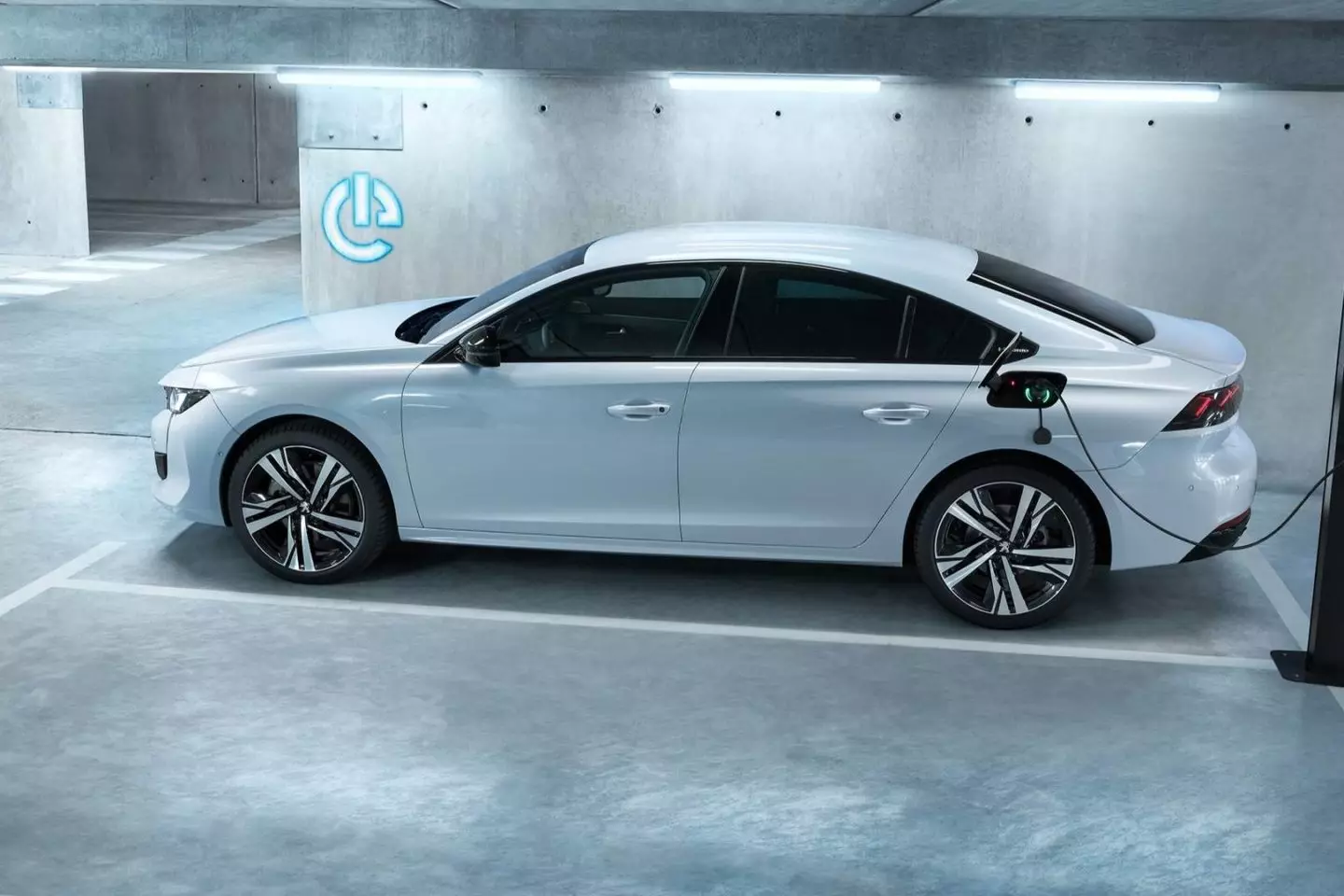 Peugeot 508 HIBRĪDS 2018. gads