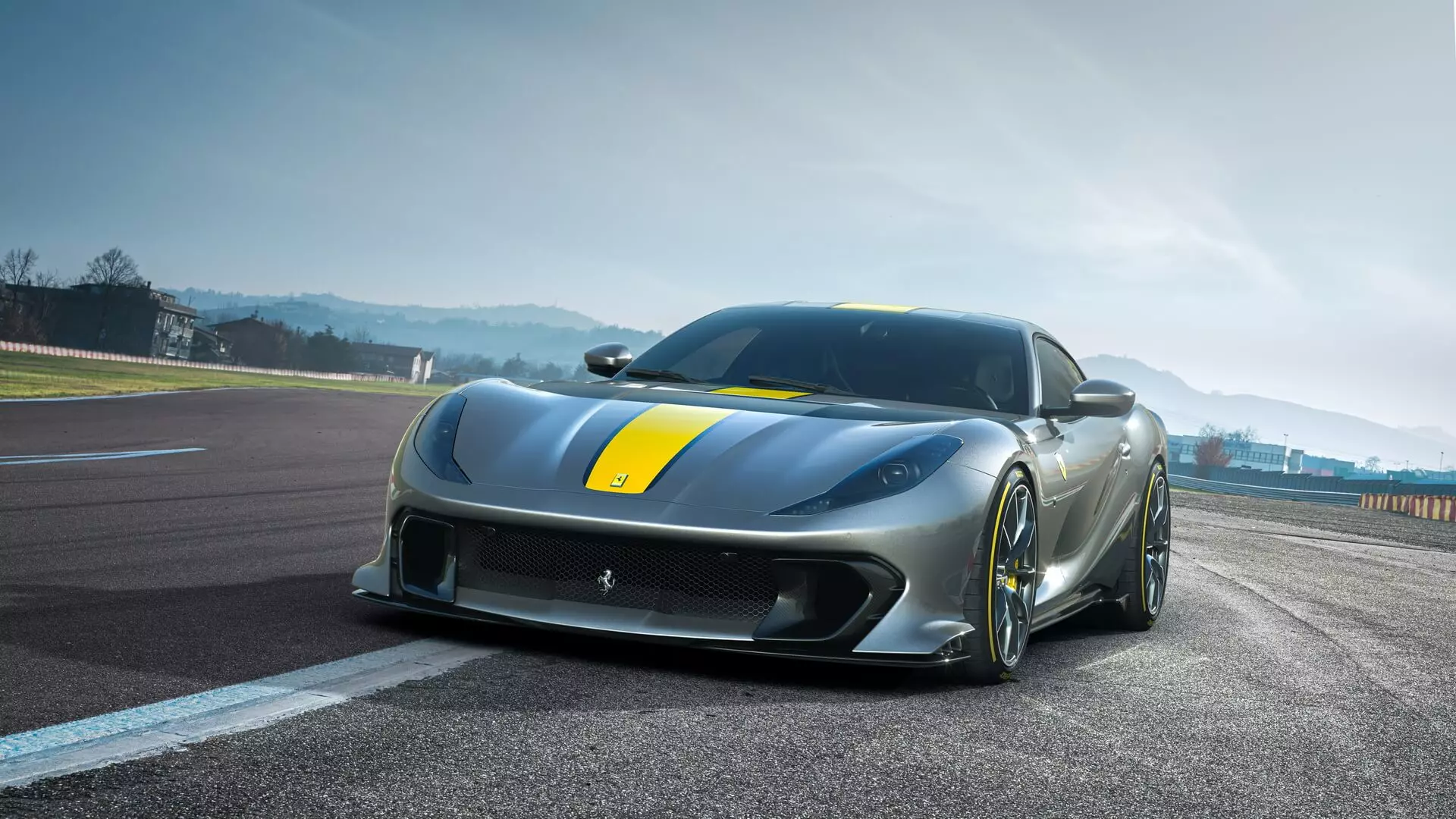 Ferrari 812 Süper Hızlı