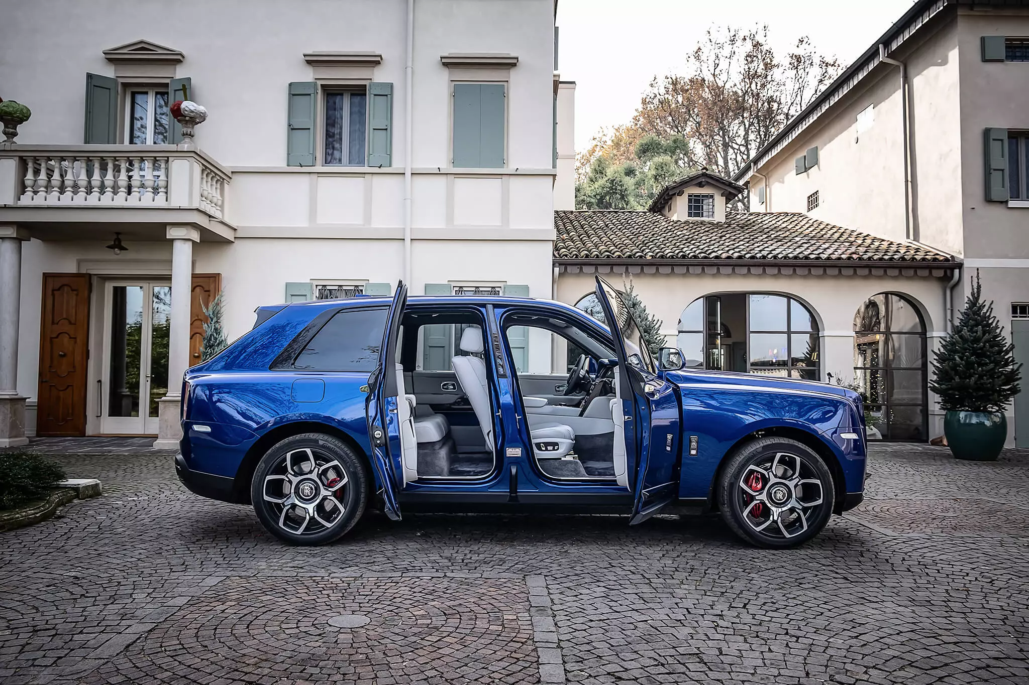 Rolls-Royce Cullinan تور بیج