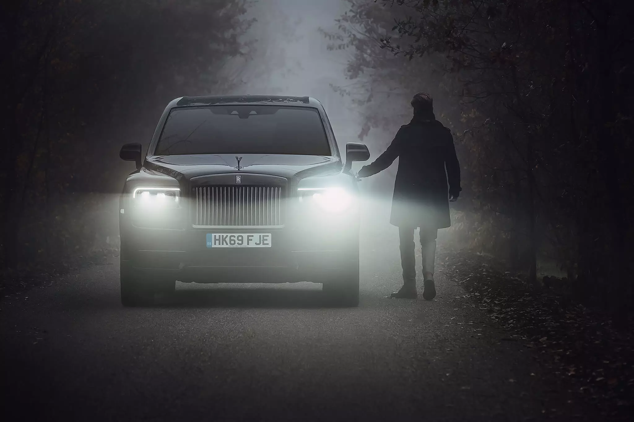 Insignia negra de Rolls-Royce Cullinan