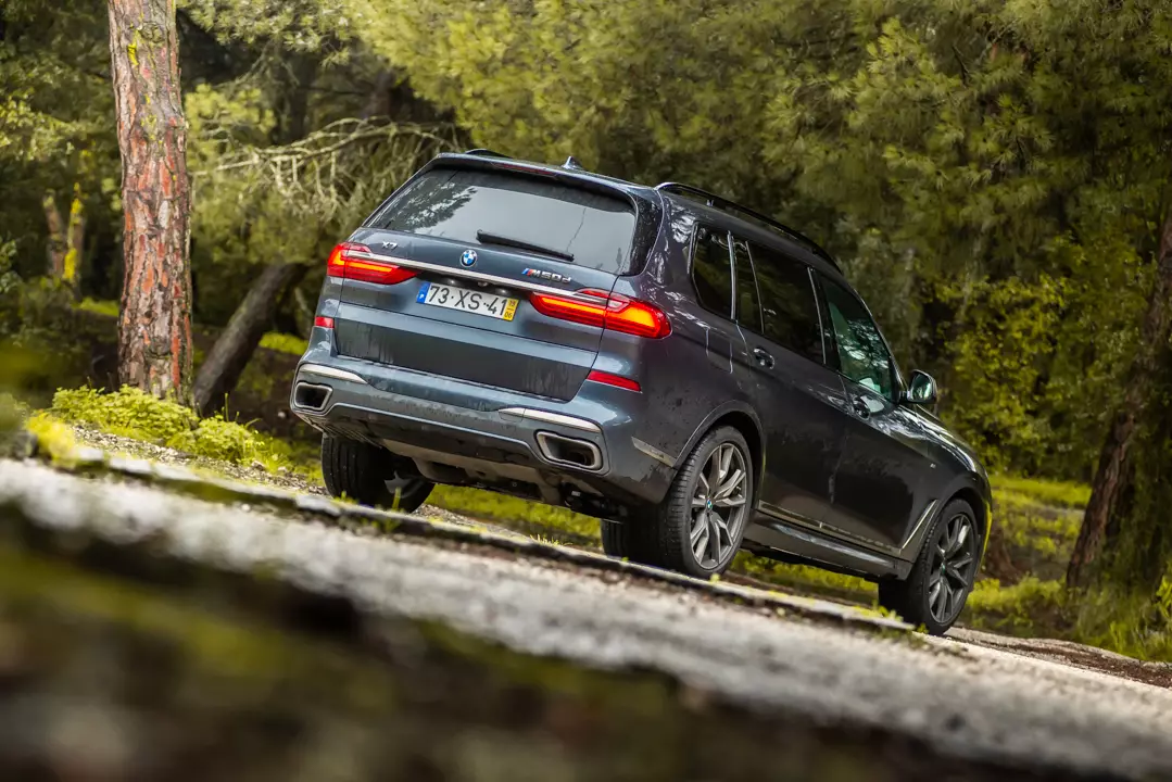 BMW X7 M50d |