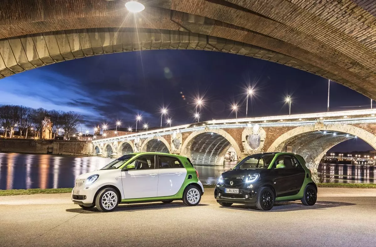 2017 Smart Fortwo และ Forfour ขับเคลื่อนด้วยไฟฟ้าด้วยไฟฟ้า