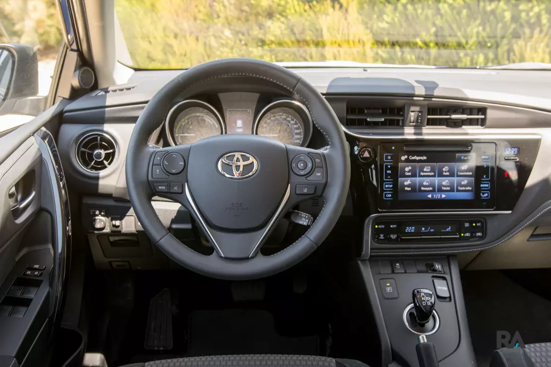 “Toyota Auris Hybrid Touring Sports”