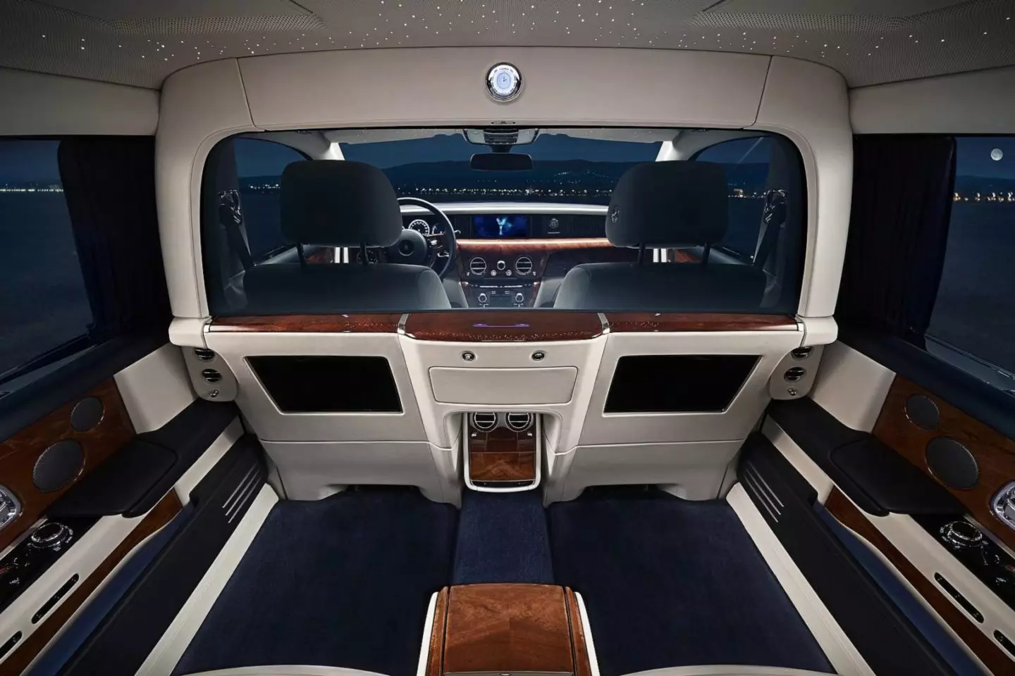 “Rolls-Royce Phantom EWB Private Suite 2018”