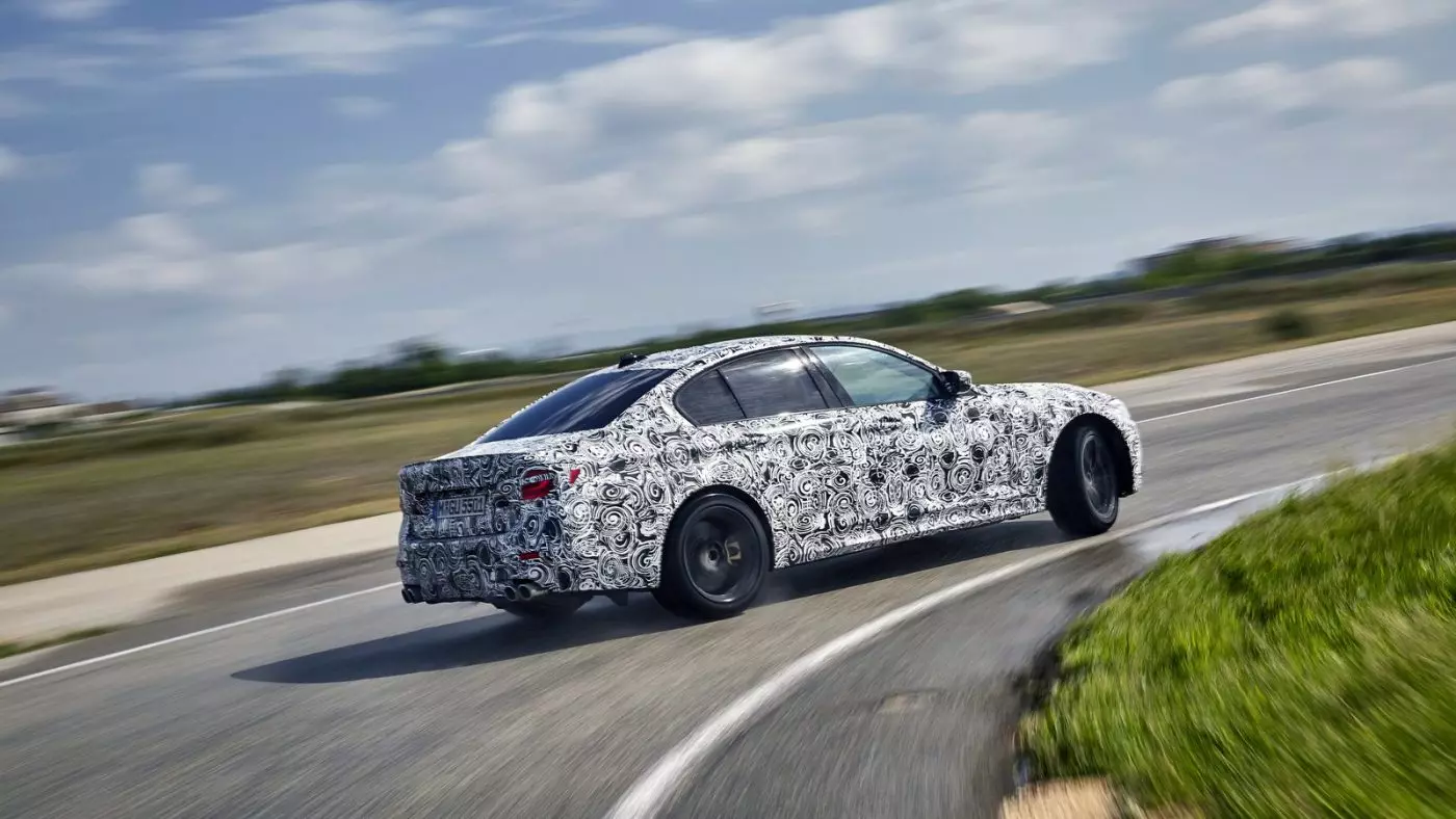 یہ پہلے سے ہی سرکاری ہے۔ نیا BMW M5 (F90) 600 hp پاور کے ساتھ 9186_2