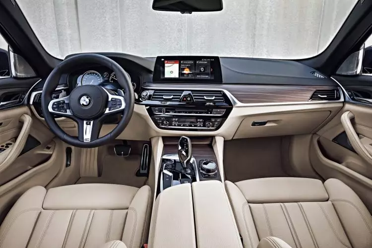 BMW 5 Series Touring (G31) interior