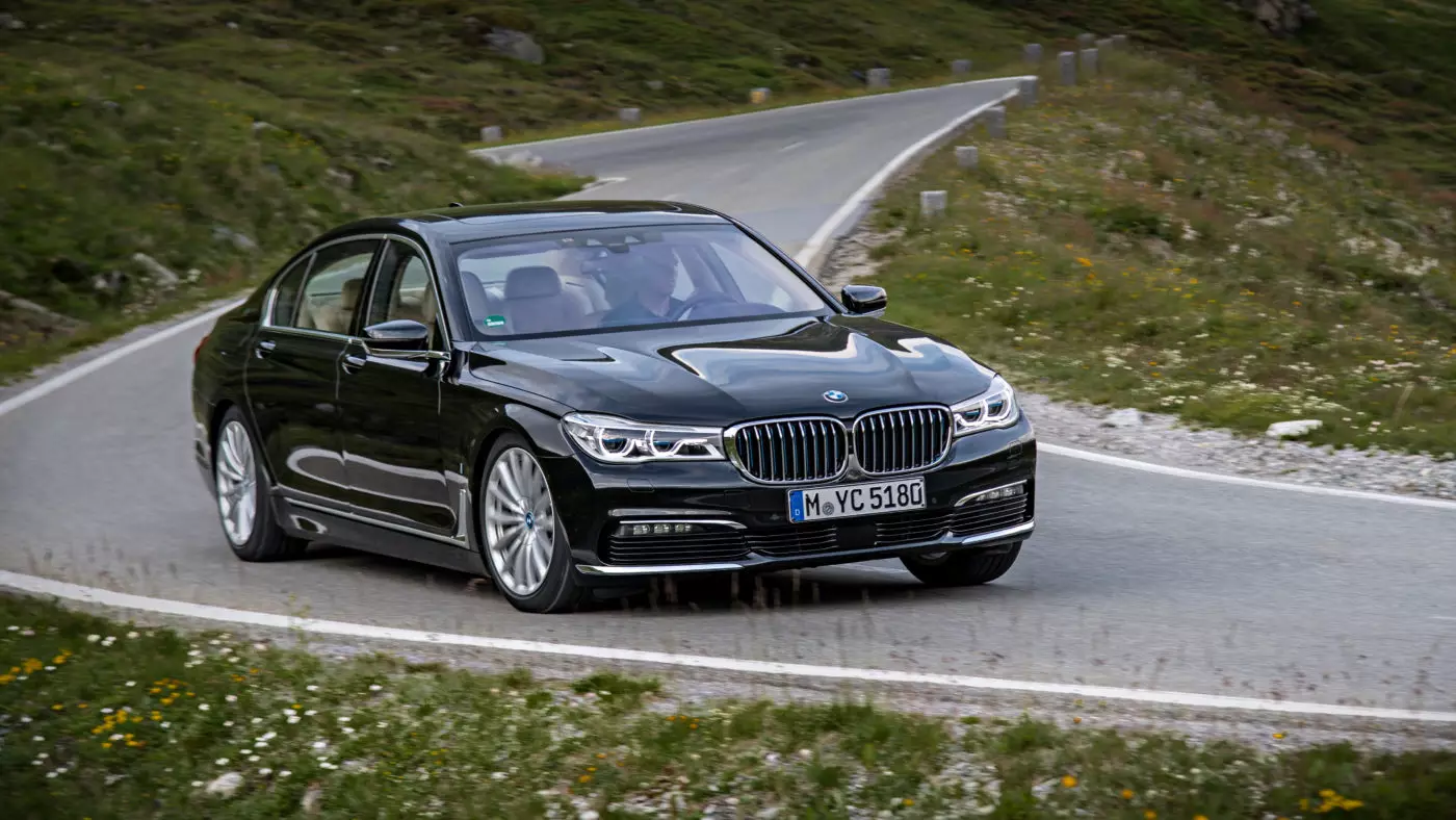 BMW 7 Серия 2016