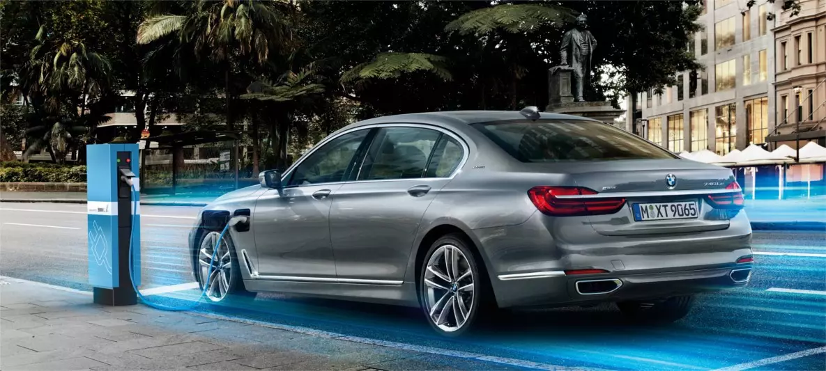 BMW 745e PHEV વધુ પાવર અને ઇલેક્ટ્રિક સ્વાયત્તતાનું વચન આપે છે 9227_1