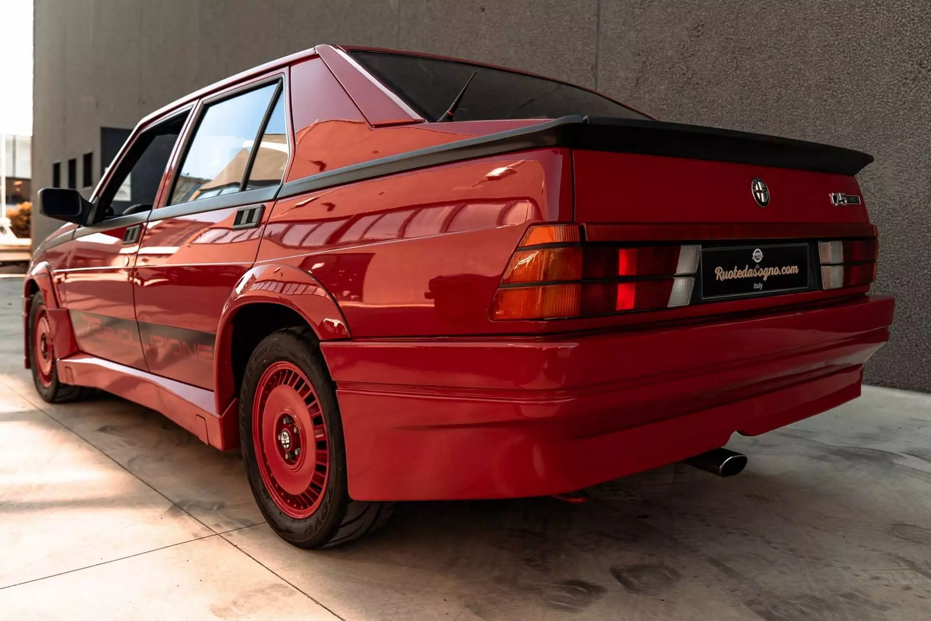 Alfa Romeo 75 Geliştirme