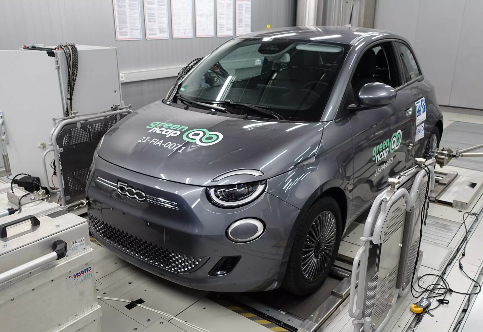 Fiat 500 зеленый NCAP