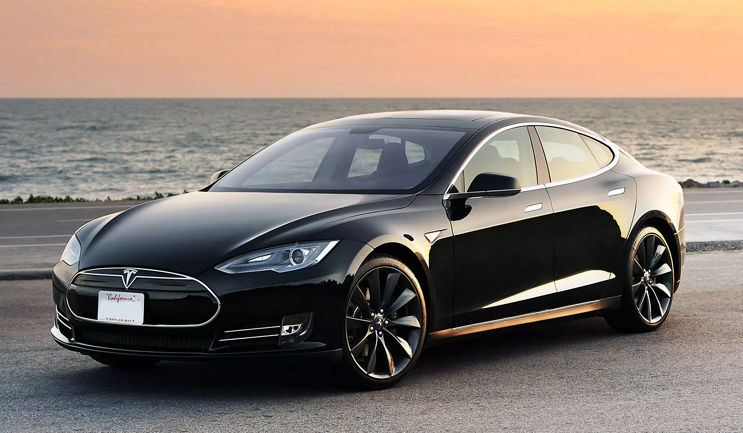 Tesla Model S P85D: аз 0-100км/с дар 3,5 сония