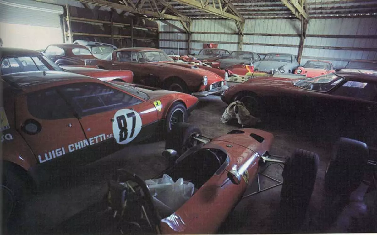 Garaaž mahajäetud autodega