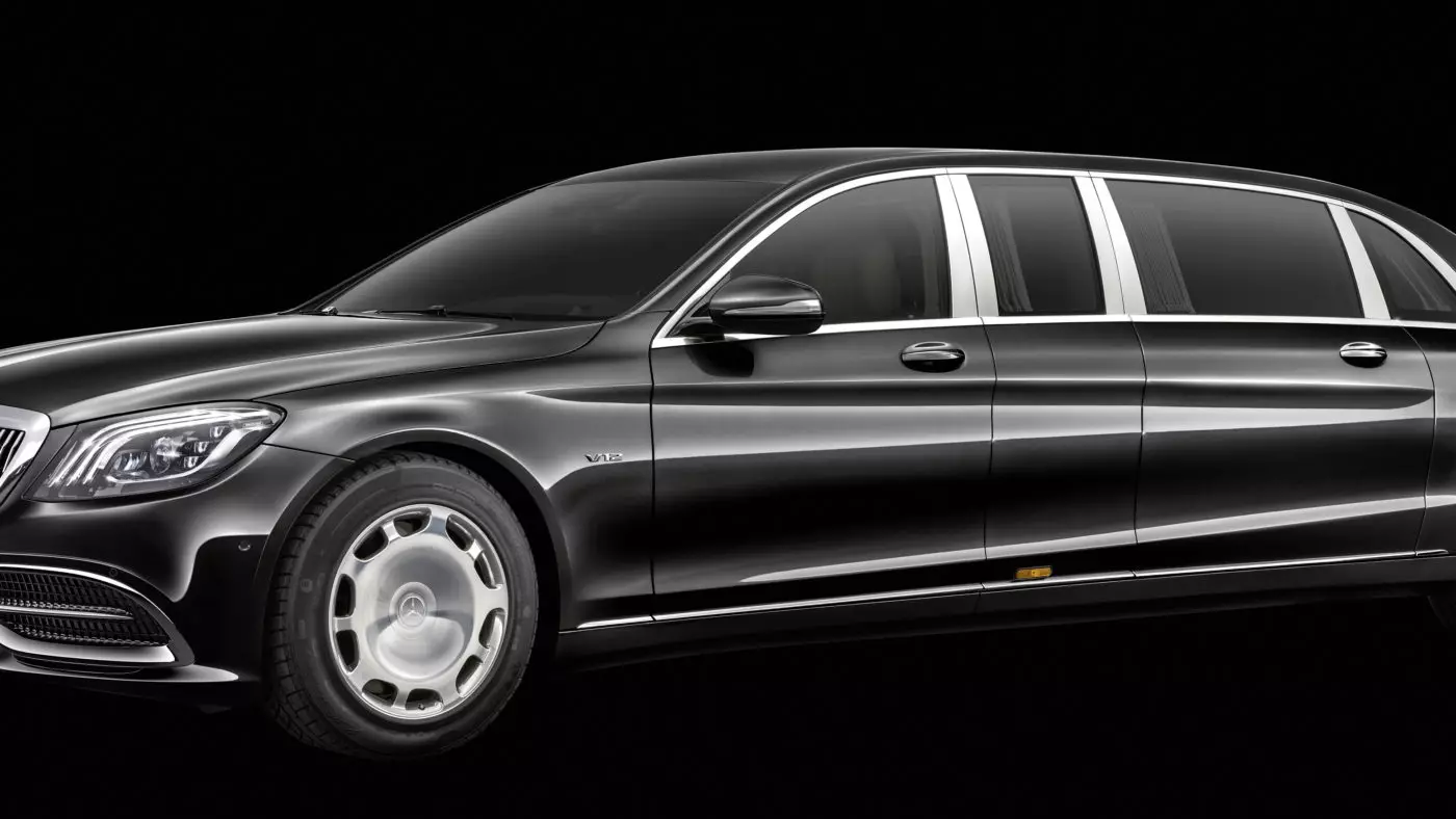 Mercedes-Maybach Pullman. Luxury da gyare-gyare a cikin tsayin mita 6.5 9511_3