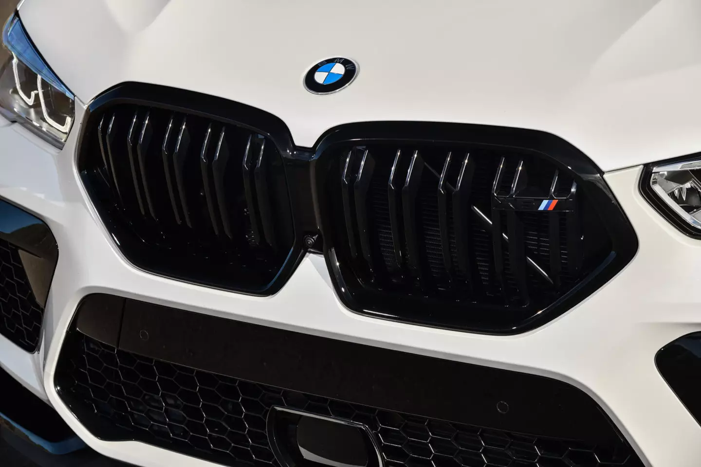 BMW X6 M مقابلو