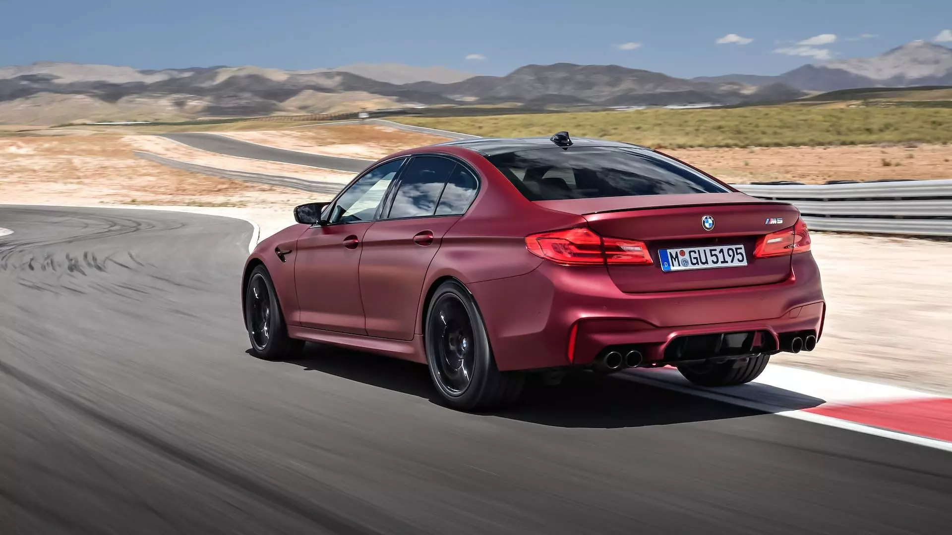 BMW M5 Éischt Editioun