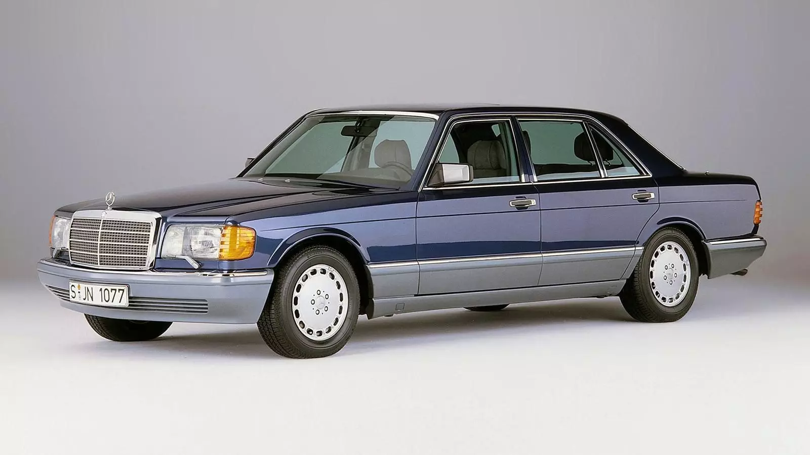 Мерседес-Бенц 560 SEL, S-класс W126