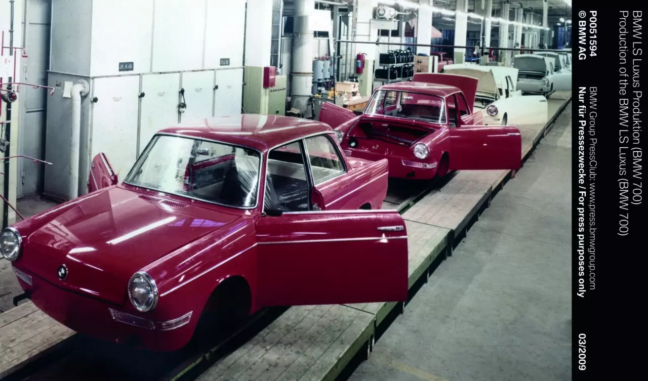 BMW 700 - línea de producción