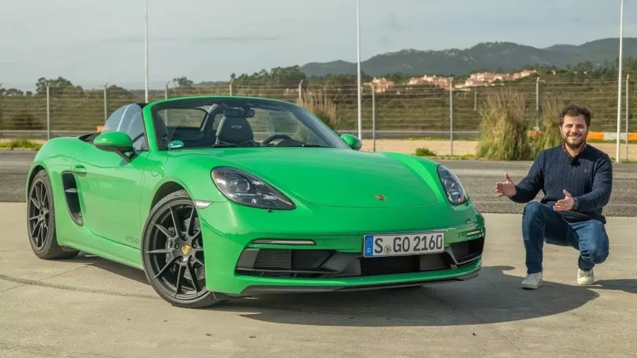 6 sylindre, atmosfærisk og manuell! Ved rattet i Porsche 718 Boxster GTS (video)