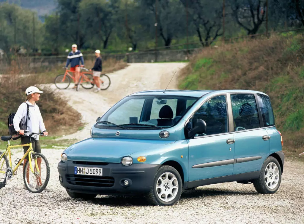 Fiat Multipla шинэчилсэн загвар. Биелэгдэшгүй даалгавар? 9664_1