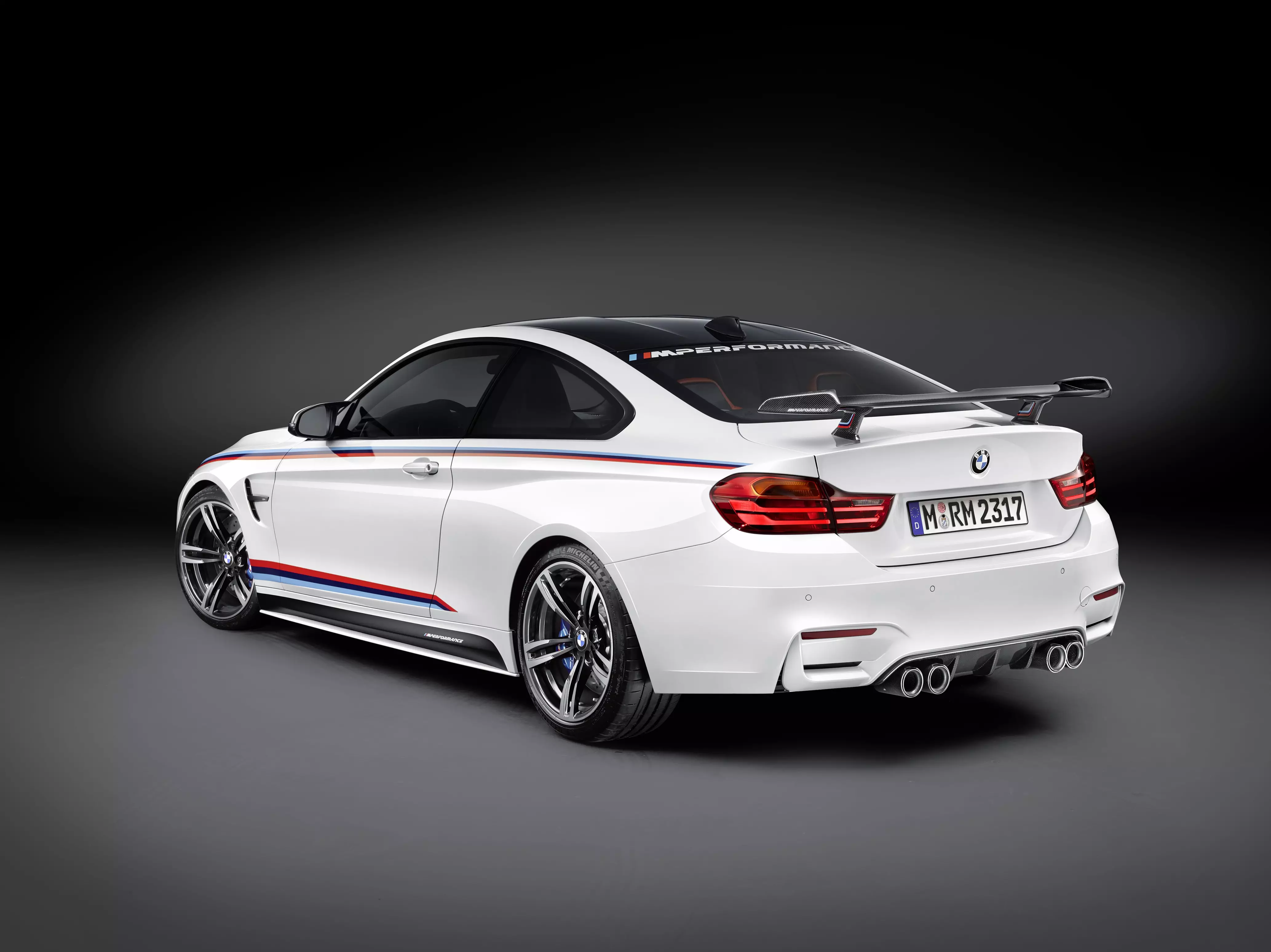 cusub-bmw-m4-m-qaybaha-waxqabadka-lagu soo bandhigay-sema-2015-ay ku jiraan-cfrp-garabka-sawir-sawir-gallery_2