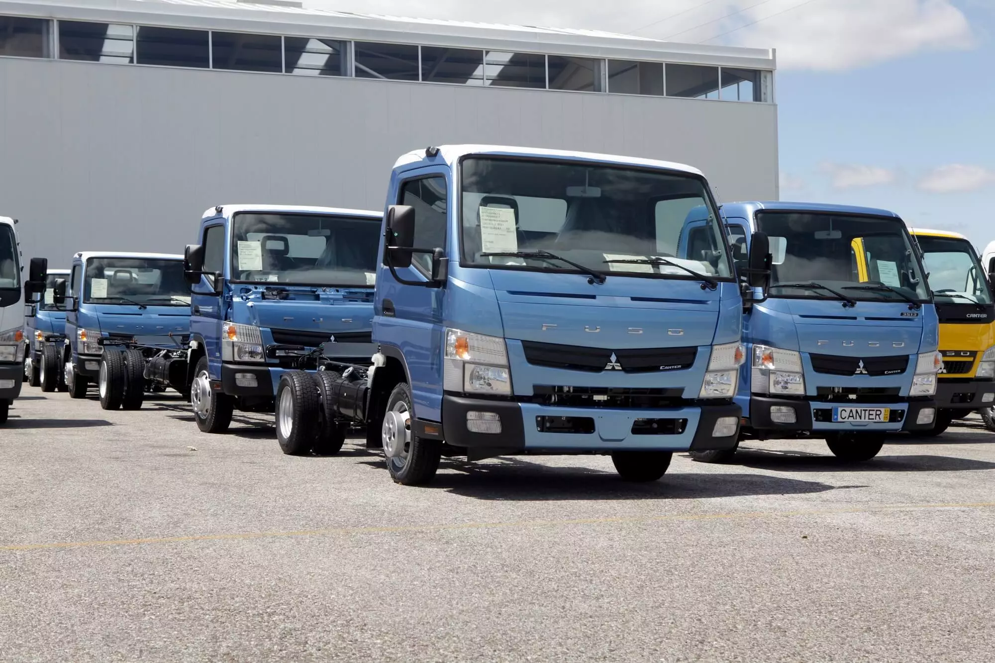 “Mitsubishi Fuso Canter”