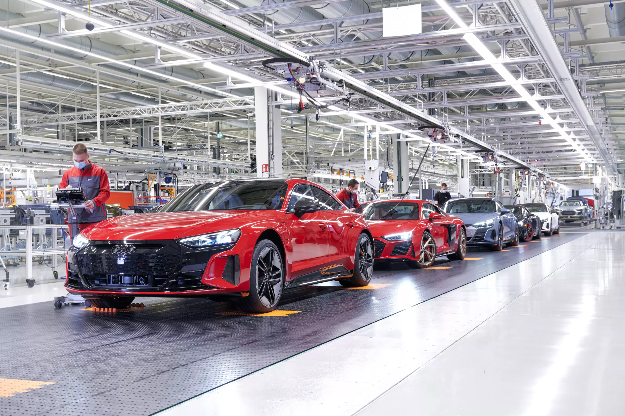 Audi e-etron GT nga linya sa produksiyon