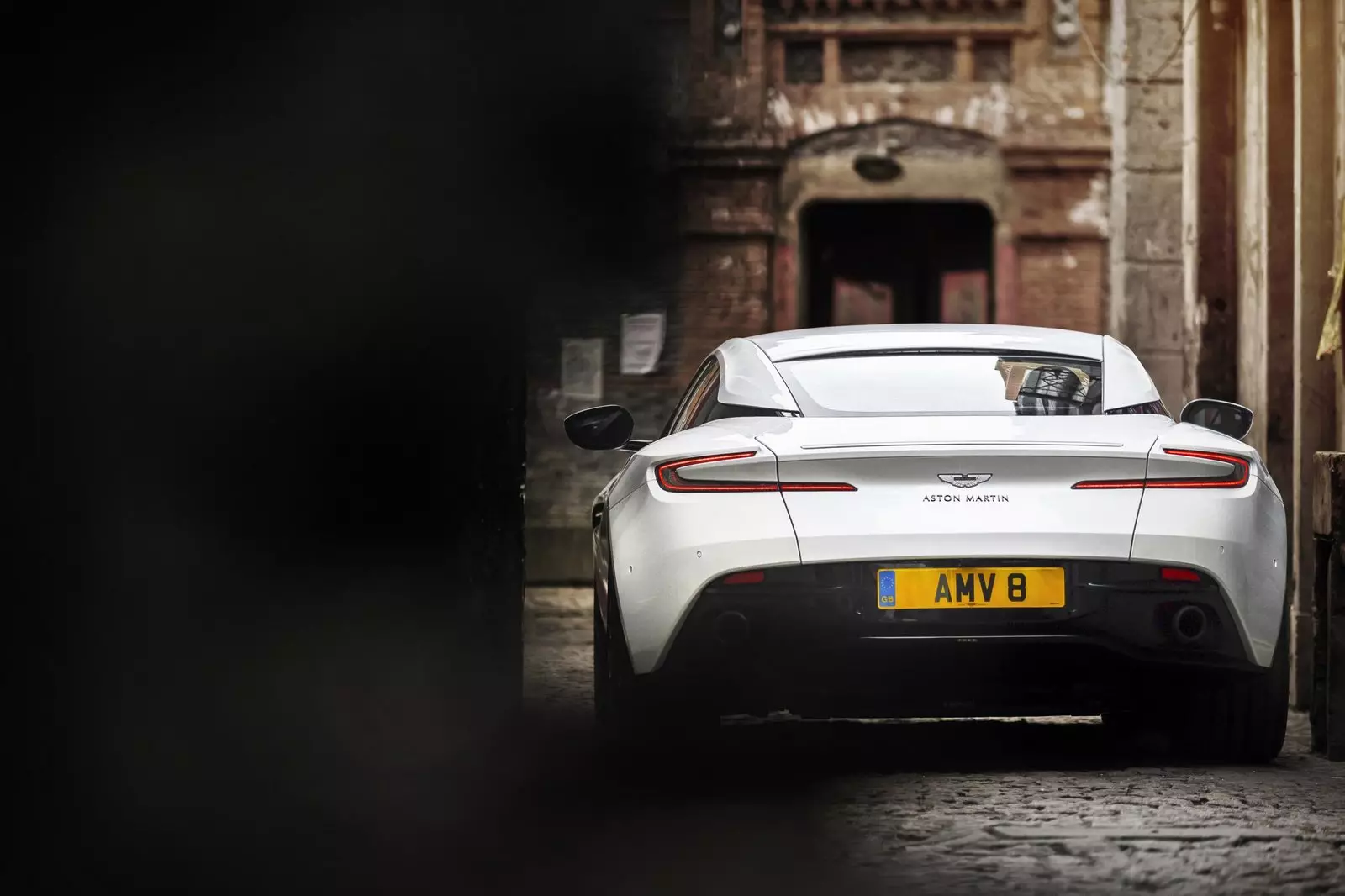 ඇස්ටන් මාටින් DB11 V8